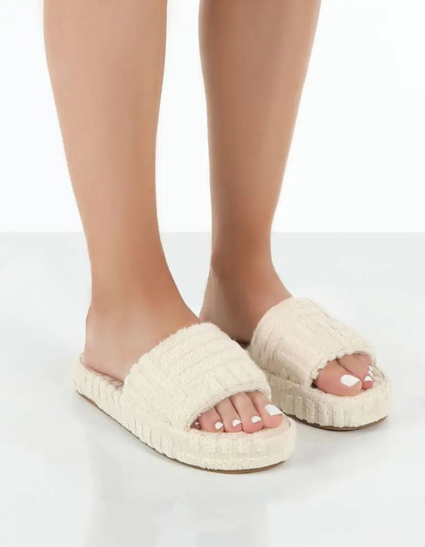 Women's Furry Casual Slippers – Cozy Comfort for Every Step